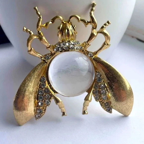 NWT ⚜️🤍⚜️ Natasha Gorgeous Bee Pendant Statement Necklace - Picture 4 of 12